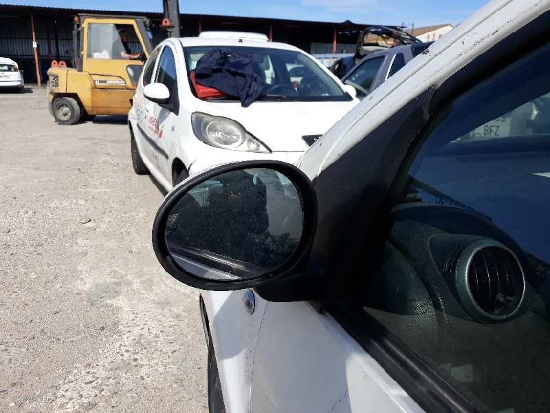 Recambio de retrovisor izquierdo para peugeot 107 urban   |   05.05 - 12.10 | 2005 - 2010 | 54 cv / 40 kw referencia OEM IAM 815