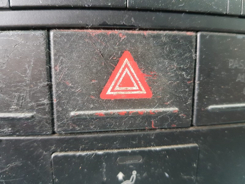 Recambio de warning para volkswagen touareg (7la) 2.5 tdi   |   0.02 - 0.07 | 2002 - 2007 | 174 cv / 128 kw referencia OEM IAM 7