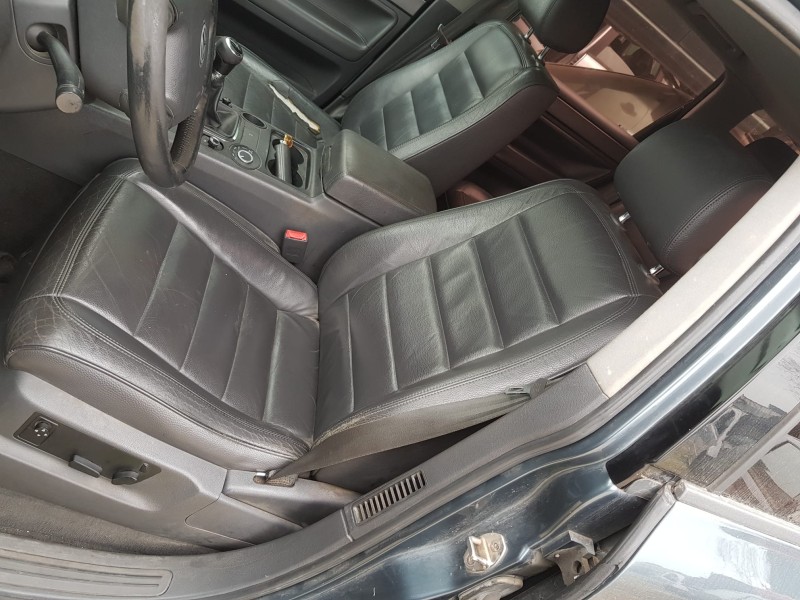 Recambio de apoyabrazos central para volkswagen touareg (7la) 2.5 tdi   |   0.02 - 0.07 | 2002 - 2007 | 174 cv / 128 kw referenc