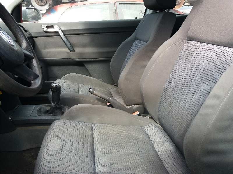 volkswagen polo (9n1) 1.2 12v   |   0.01 - ... | 2001 | 64 cv / 47 kw del año 2001