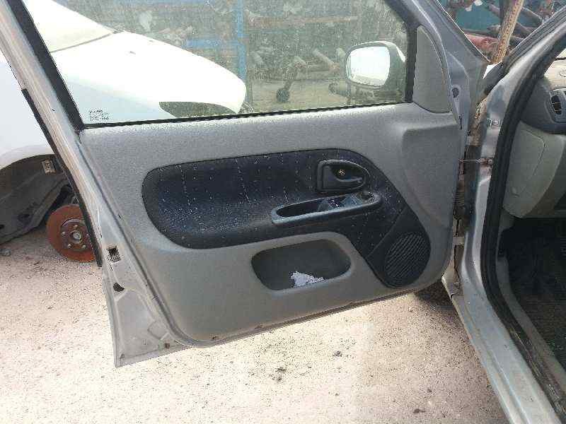 renault clio ii fase ii (b/cb0) 1.2   |   0.01 - ... | 2001 | 75 cv / 55 kw del año 2001