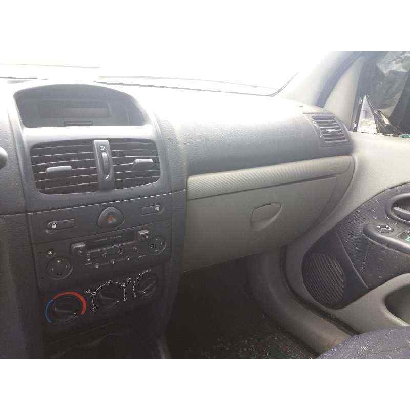 renault clio ii fase ii (b/cb0) 1.2   |   0.01 - ... | 2001 | 75 cv / 55 kw del año 2001