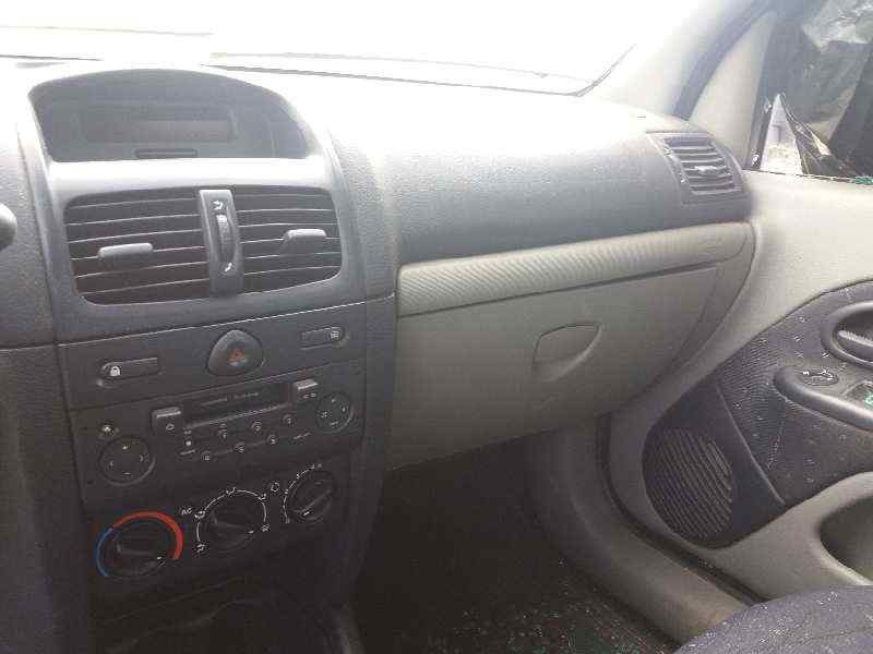 renault clio ii fase ii (b/cb0) 1.2   |   0.01 - ... | 2001 | 75 cv / 55 kw del año 2001
