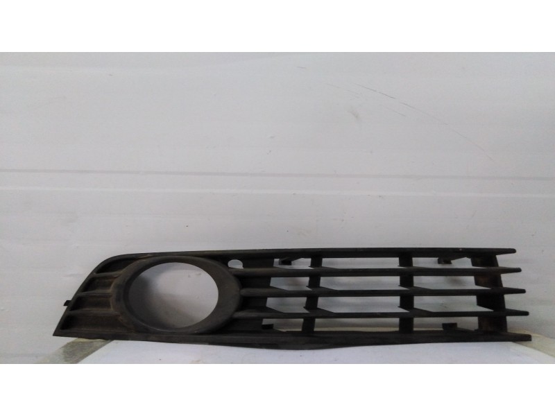 Recambio de rejilla paragolpes izquierda para  referencia OEM IAM 8E0807681  