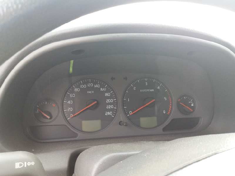 volvo v40 familiar 1.9 d+ (85kw)   |   04.00 - 12.05 | 2000 - 2005 | 116 cv / 85 kw del año 2000