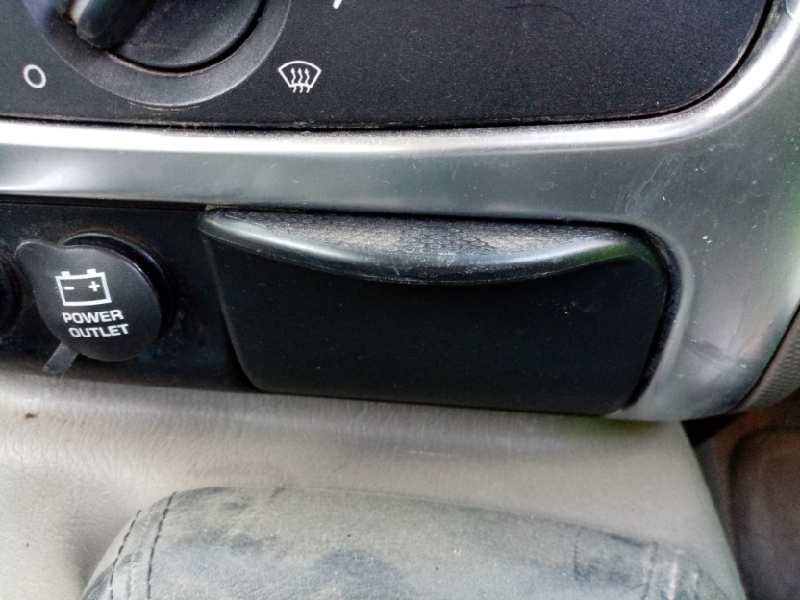 Recambio de cenicero para chrysler jeep cherokee (kj)    |   0.02 - 0.08 | 2002 - 2008 referencia OEM IAM   