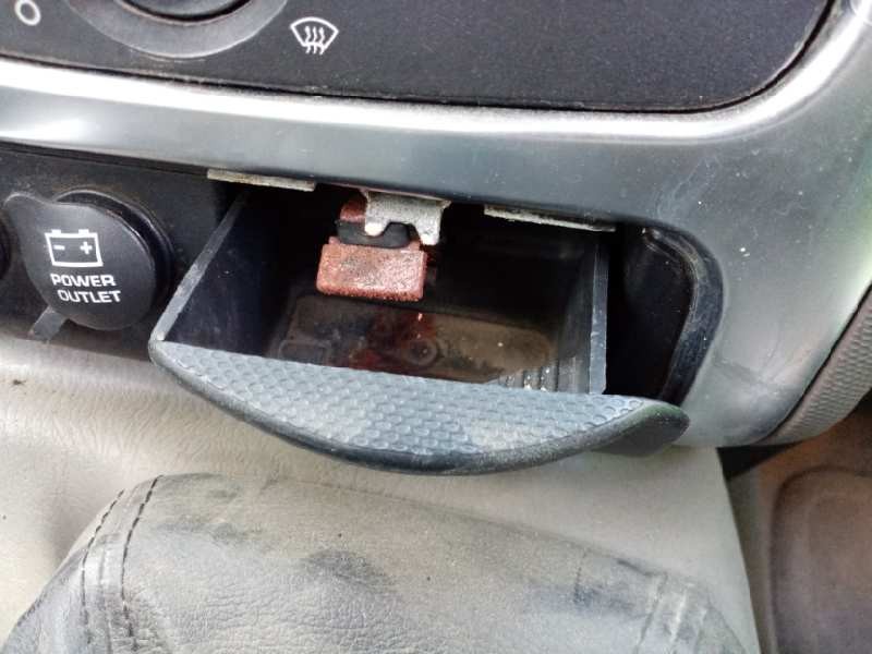 Recambio de cenicero para chrysler jeep cherokee (kj)    |   0.02 - 0.08 | 2002 - 2008 referencia OEM IAM   