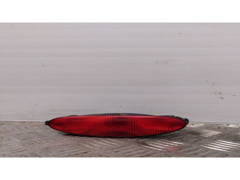 Recambio de piloto trasero central antinieblas para peugeot 206 berlina 1.1   |   0.98 - ... | 1998 | 60 cv / 44 kw referencia O