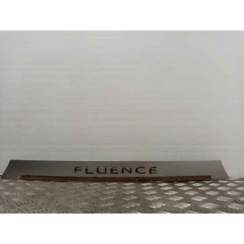 Recambio de moldura piloto matricula para renault fluence    |   ... | 0 referencia OEM IAM 848100022R  