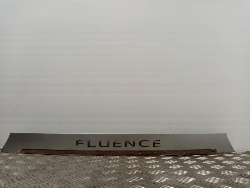 Recambio de moldura piloto matricula para renault fluence    |   ... | 0 referencia OEM IAM 848100022R  