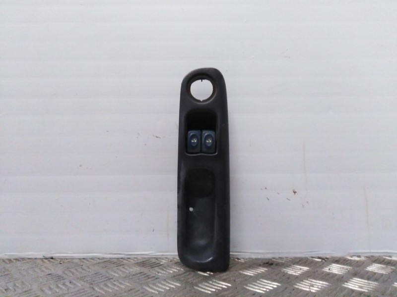Recambio de mando elevalunas delantero izquierdo para renault twingo (co6)    |   0.93 - 0.07 | 1993 - 2007 referencia OEM IAM  