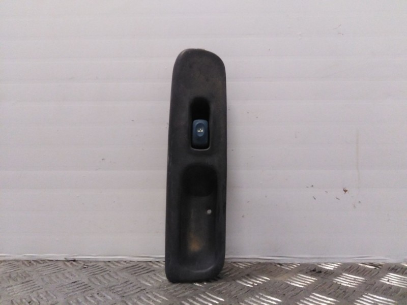 Recambio de mando elevalunas delantero derecho para renault twingo (co6)    |   0.93 - 0.07 | 1993 - 2007 referencia OEM IAM   