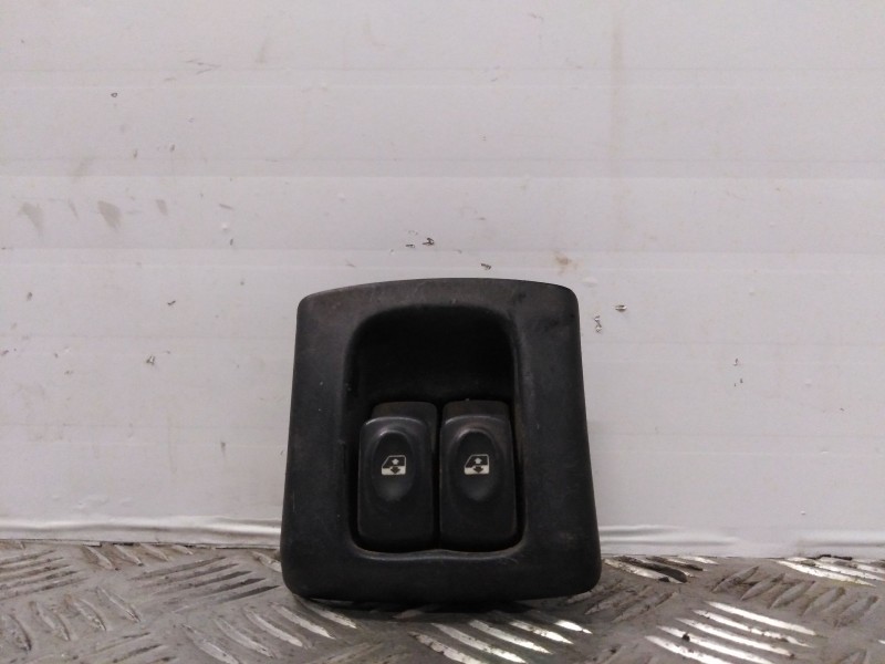 Recambio de mando elevalunas delantero izquierdo para renault megane i classic (la0)    |   0.96 - 0.01 | 1996 - 2001 referencia