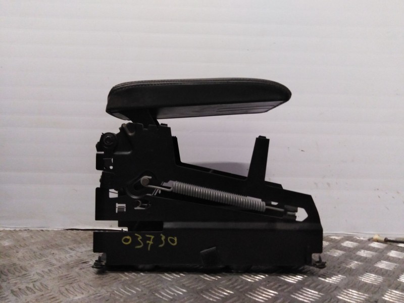 Recambio de apoyabrazos central para volkswagen passat variant (3b6) highline   |   10.00 - 12.05 | 2000 - 2005 | 131 cv / 96 kw