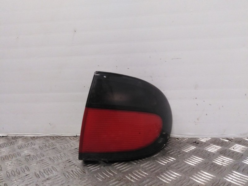 Recambio de piloto trasero derecho para renault megane i berlina hatchback (ba0) 1.6   |   0.95 - ... | 1995 | 90 cv / 66 kw ref