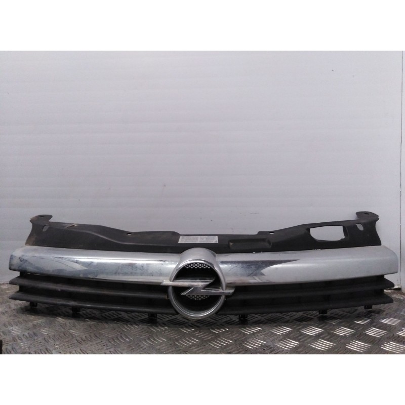 Recambio de rejilla delantera para opel astra h ber.    |   0.06 - ... | 2006 referencia OEM IAM 13108463 13135487 13149465