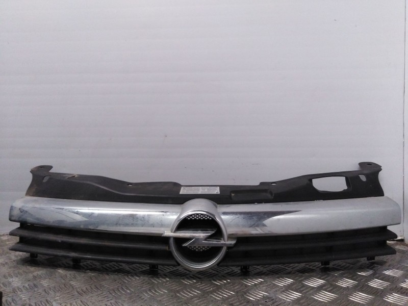 Recambio de rejilla delantera para opel astra h ber.    |   0.06 - ... | 2006 referencia OEM IAM 13108463 13135487 13149465