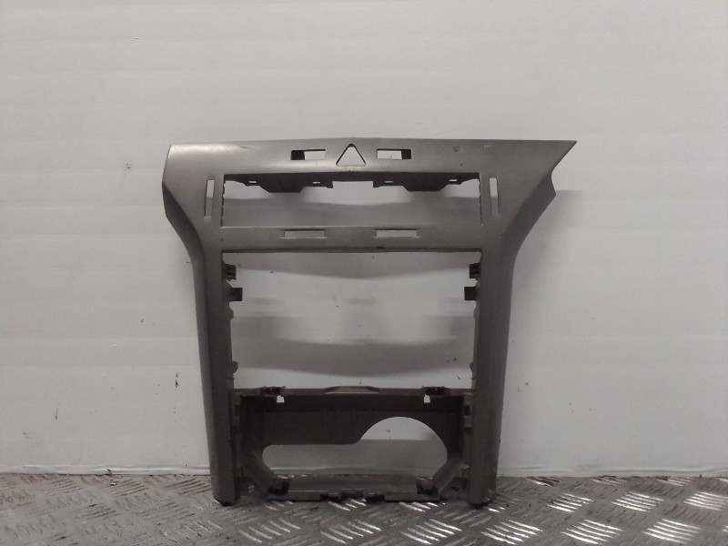 Recambio de mascara central de salpicadero para opel astra h ber.    |   0.06 - ... | 2006 referencia OEM IAM 331985437  