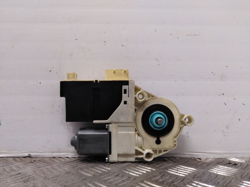 Recambio de motor elevalunas delantero izquierdo para peugeot 307 (s1)    |   ... | 0 - 2005 referencia OEM IAM 996385103 555620