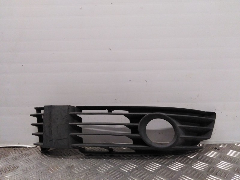 Recambio de rejilla paragolpes izquierda para volkswagen passat berlina (3b3) referencia OEM IAM 3B0853665L  