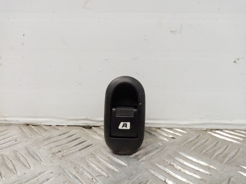 Recambio de mando elevalunas delantero derecho para citroen c3 1.1 referencia OEM IAM 96401469XT  