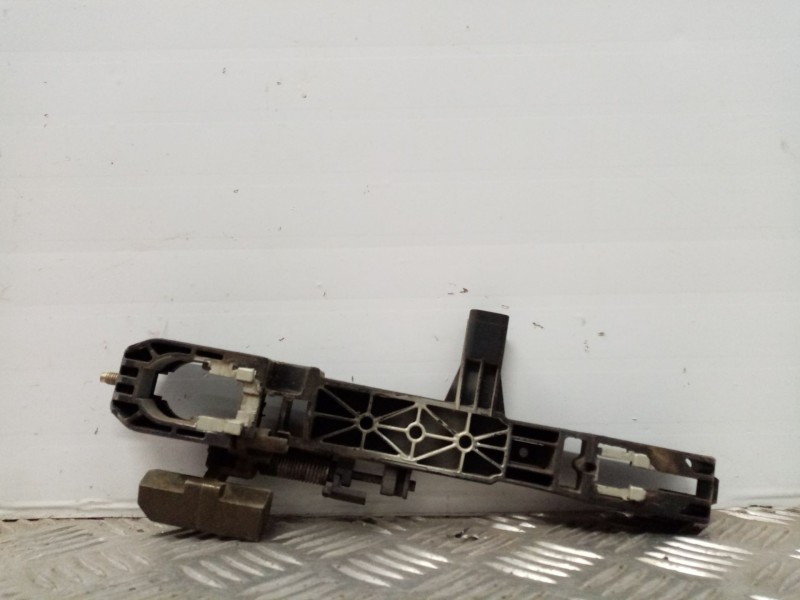 Recambio de soporte maneta exterior delantera izquierda para renault laguna ii (bg0) expression referencia OEM IAM 8200452519   Recambio de soporte maneta exterior delantera izquierda para renault laguna ii (bg0) expression referencia OEM IAM 8200452519