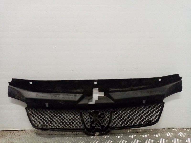 Recambio de rejilla delantera para peugeot 406 berlina (s1/s2) 2.0 hdi referencia OEM IAM 9631250277  