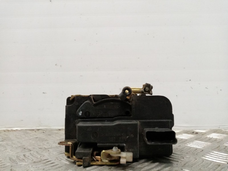 Recambio de cerradura puerta delantera derecha para citroen berlingo 1.9 diesel referencia OEM IAM   