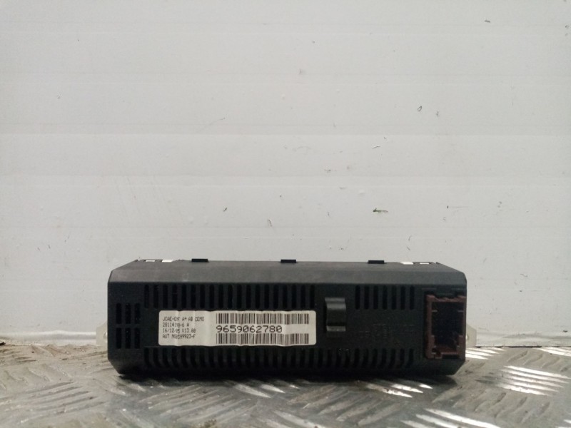 Recambio de pantalla multifuncion para citroen c4 berlina referencia OEM IAM 9659062780  