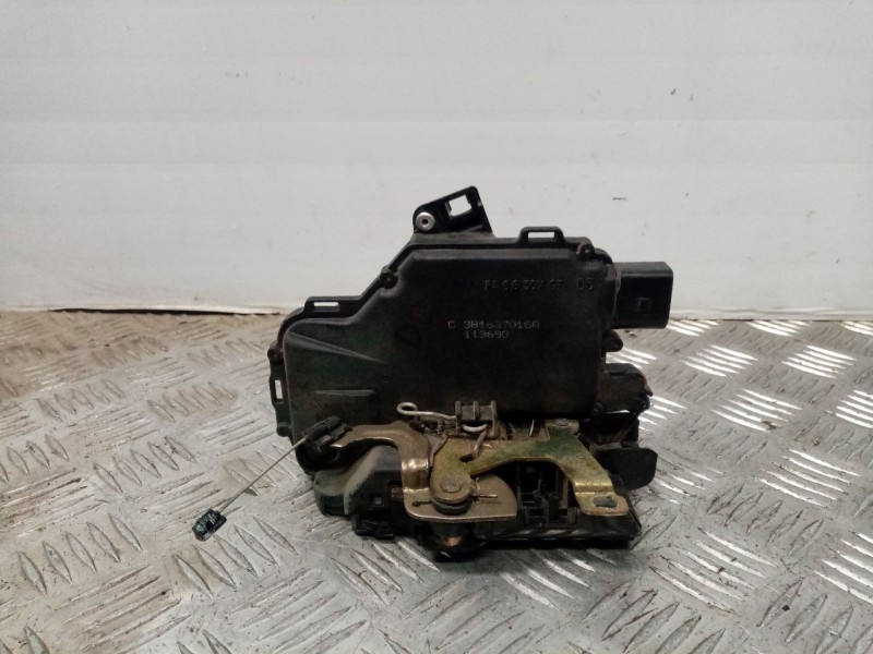 Recambio de cerradura puerta delantera derecha para seat toledo (1m2) signo referencia OEM IAM 3B1837016A  