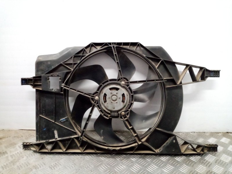 Recambio de electroventilador para renault laguna ii (bg0) confort expression referencia OEM IAM 8200025635  