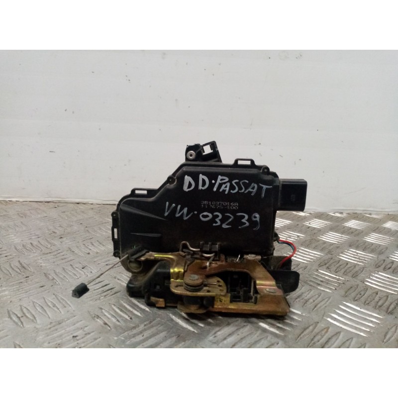 Recambio de cerradura puerta delantera derecha para volkswagen passat berlina (3b2) comfortline referencia OEM IAM 3B1837016A  
