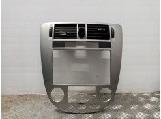 Recambio de mascara central de salpicadero para chevrolet nubira berlina 1.6 cat referencia OEM IAM 96555041 96554909 