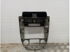 Recambio de mascara central de salpicadero para chevrolet nubira berlina 1.6 cat referencia OEM IAM 96555041 96554909  2
