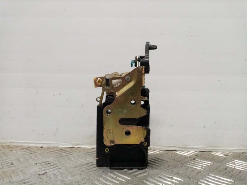 Recambio de cerradura puerta trasera derecha para chevrolet nubira berlina 1.6 cat referencia OEM IAM   