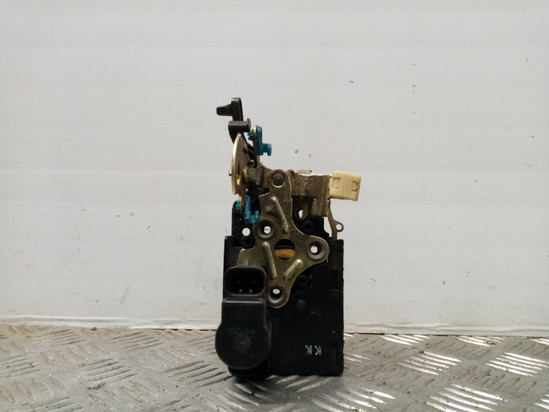 Recambio de cerradura puerta trasera derecha para chevrolet nubira berlina 1.6 cat referencia OEM IAM   