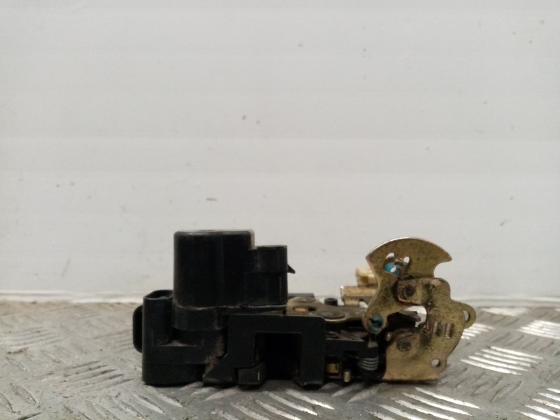 Recambio de cerradura puerta delantera izquierda para chevrolet nubira berlina 1.6 cat referencia OEM IAM 96272641  