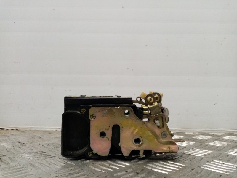 Recambio de cerradura puerta delantera derecha para chevrolet nubira berlina 1.6 cat referencia OEM IAM 	96272642	  