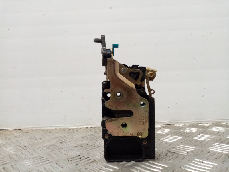 Recambio de cerradura puerta trasera izquierda para chevrolet nubira berlina 1.6 cat referencia OEM IAM   