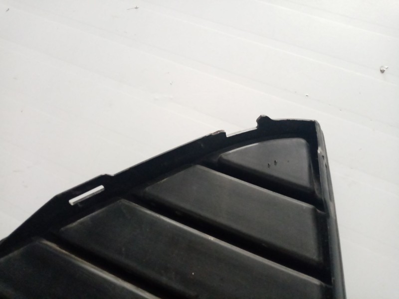 Recambio de rejilla paragolpes izquierda para ford focus lim. (cb8) referencia OEM IAM BM51-17K947-AE BM5117K947AE 