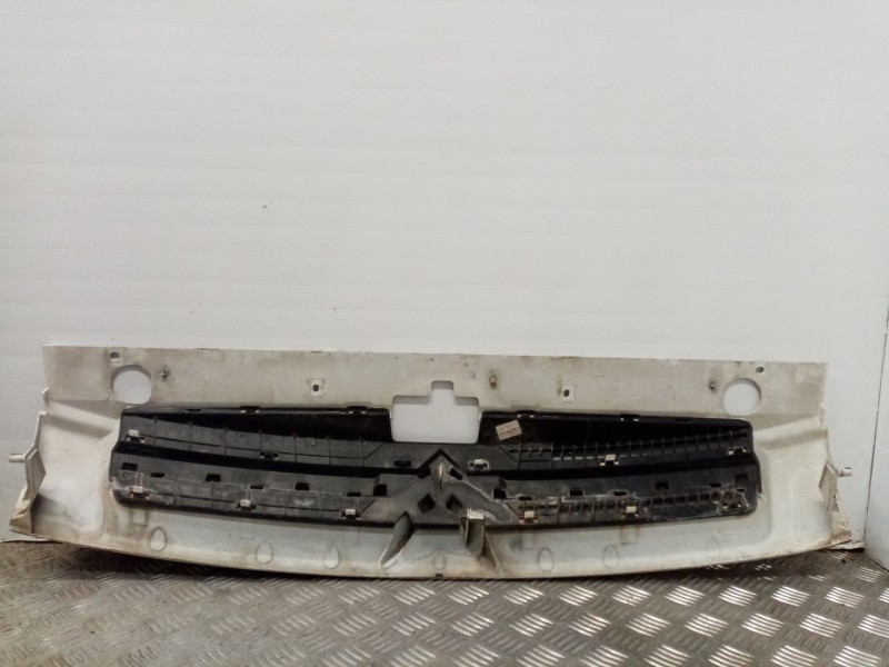 Recambio de rejilla delantera para citroen berlingo 1.9 diesel referencia OEM IAM   