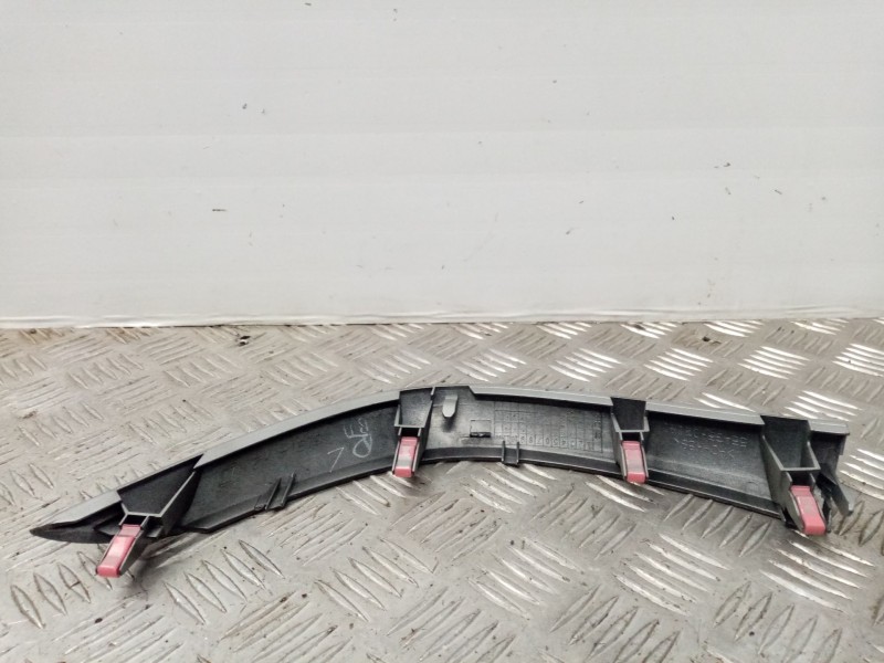 Recambio de moldura para toyota auris referencia OEM IAM   