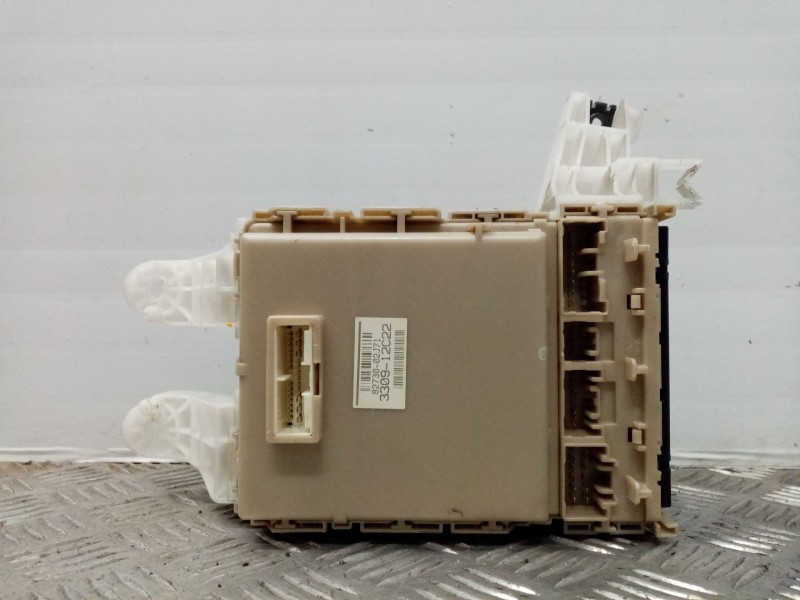 Recambio de caja reles / fusibles para toyota auris referencia OEM IAM 330912C22 8273002J71 