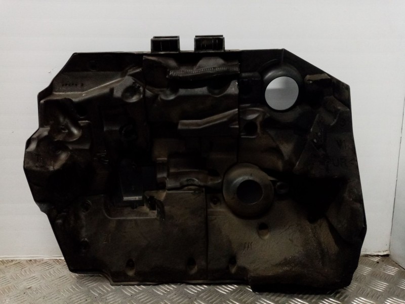Recambio de tapa motor para toyota auris referencia OEM IAM   