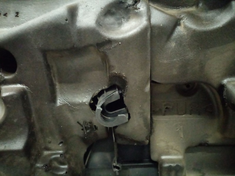 Recambio de tapa motor para toyota auris referencia OEM IAM   