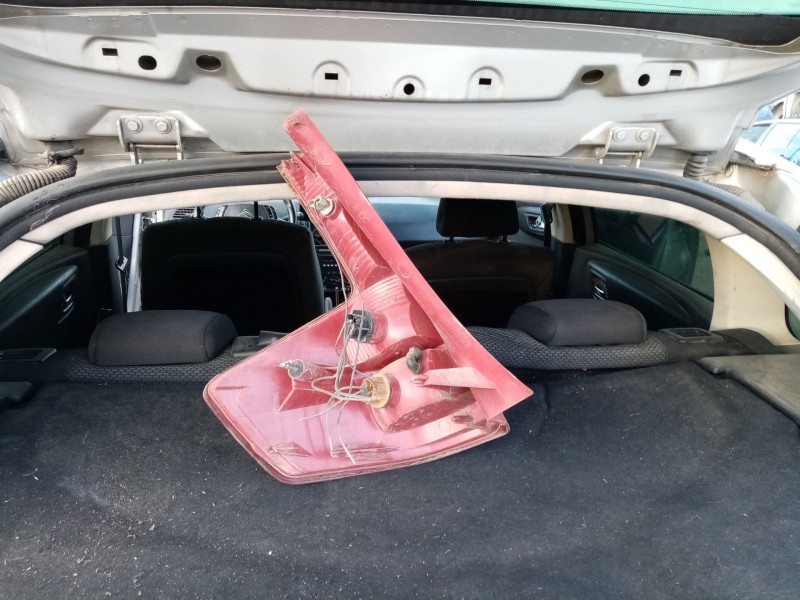 Recambio de piloto trasero derecho para citroen c4 berlina 1.6 16v hdi referencia OEM IAM   