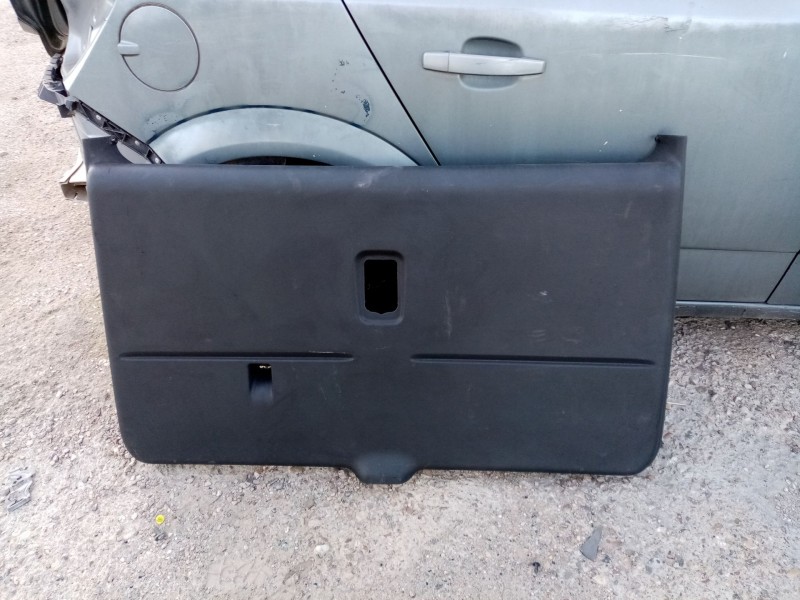 Recambio de guarnecido porton trasero para mercedes vaneo (w414) furgoneta compacta referencia OEM IAM A4147400070  