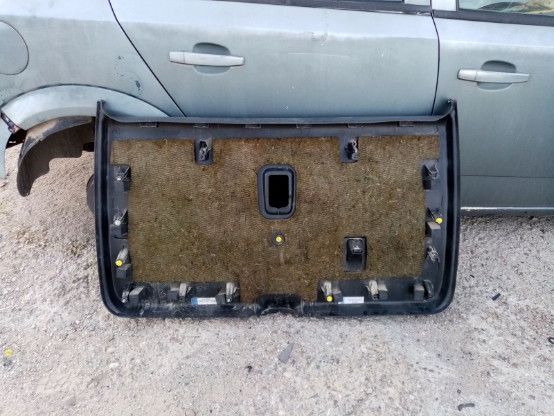 Recambio de guarnecido porton trasero para mercedes vaneo (w414) furgoneta compacta referencia OEM IAM A4147400070  