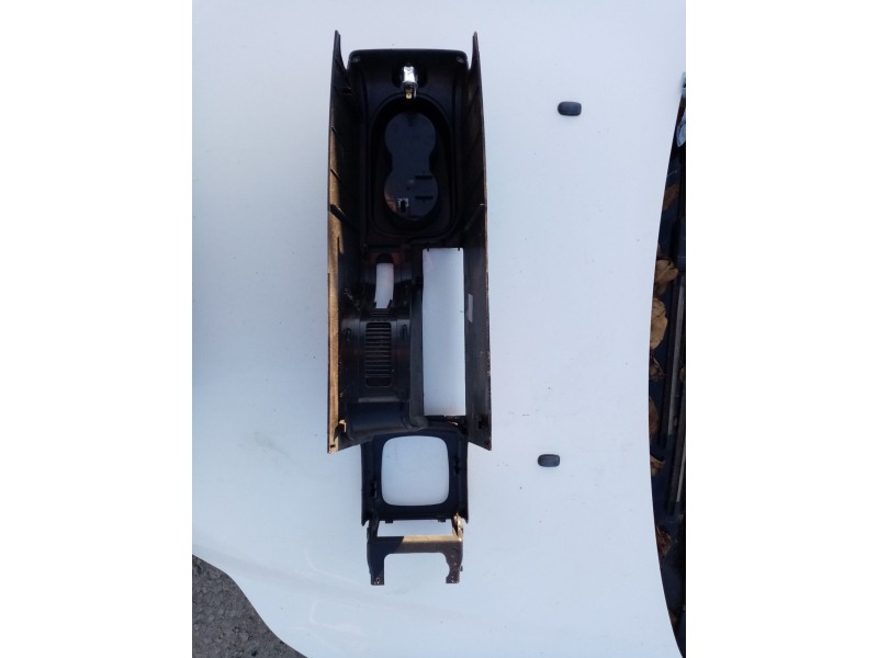 Recambio de mascara central de salpicadero para mercedes vaneo (w414) furgoneta compacta referencia OEM IAM A4146800507  