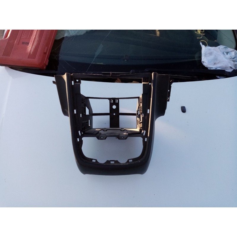 Recambio de mascara central de salpicadero para mercedes vaneo (w414) furgoneta compacta referencia OEM IAM A4146890073  